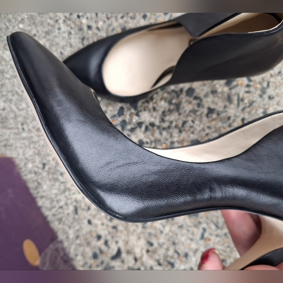 🆕BCBGeneration Cosette Black Leather Pumps with Gold Trim Heel Backs Size 7.5M - Picture 13 of 16